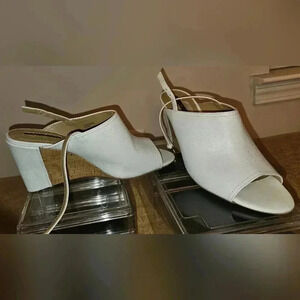 TAHARI wedge white heels size 7.5.